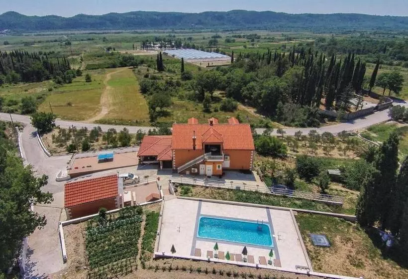 Villa Aniva