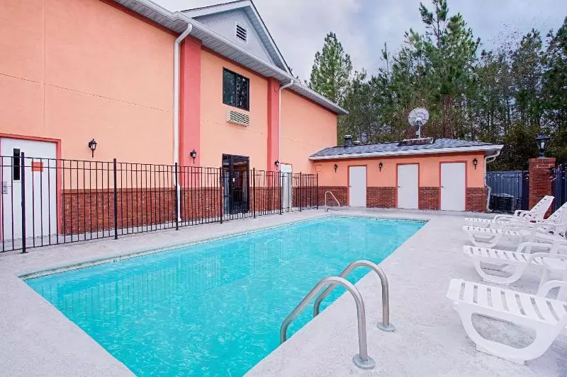 Отель Baymont By Wyndham Jesup