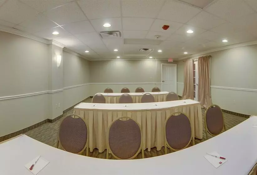 ホテル Clarion Inn And Suites Conference Center Covington