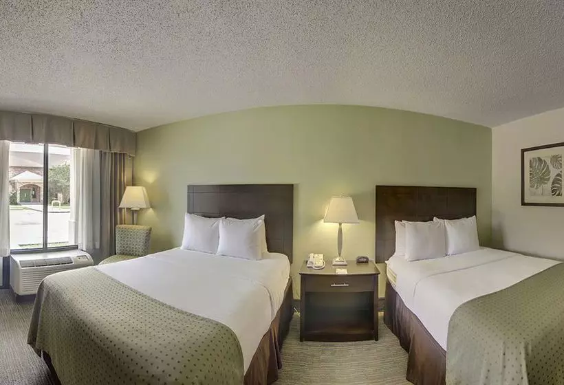 ホテル Clarion Inn And Suites Conference Center Covington