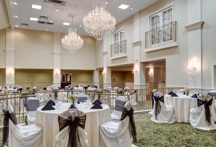 ホテル Clarion Inn And Suites Conference Center Covington