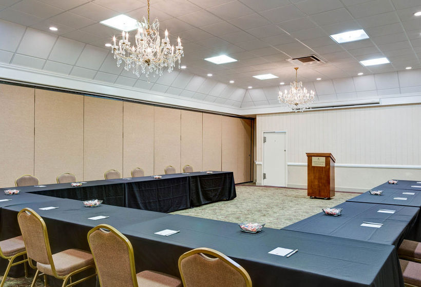 Otel Clarion Inn And Suites Conference Center Covington