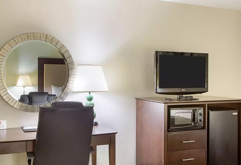 ホテル Clarion Inn And Suites Conference Center Covington