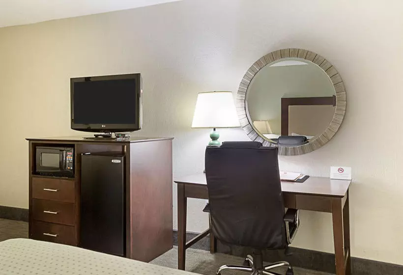 ホテル Clarion Inn And Suites Conference Center Covington