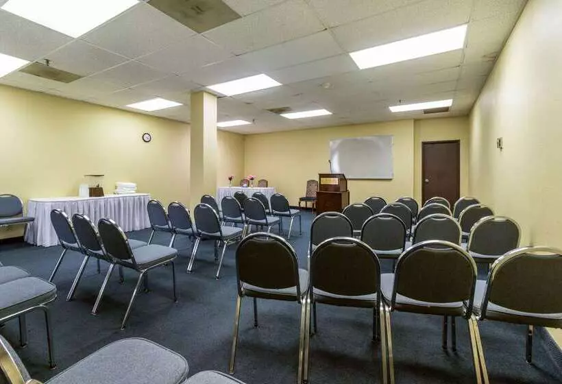 Clarion Hotel Jackson Northwest