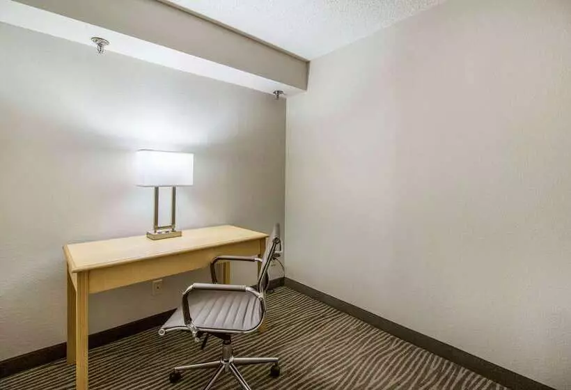 Clarion Hotel Jackson Northwest