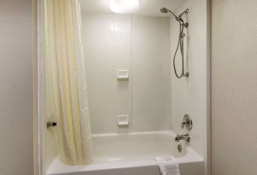 Clarion Hotel Jackson Northwest