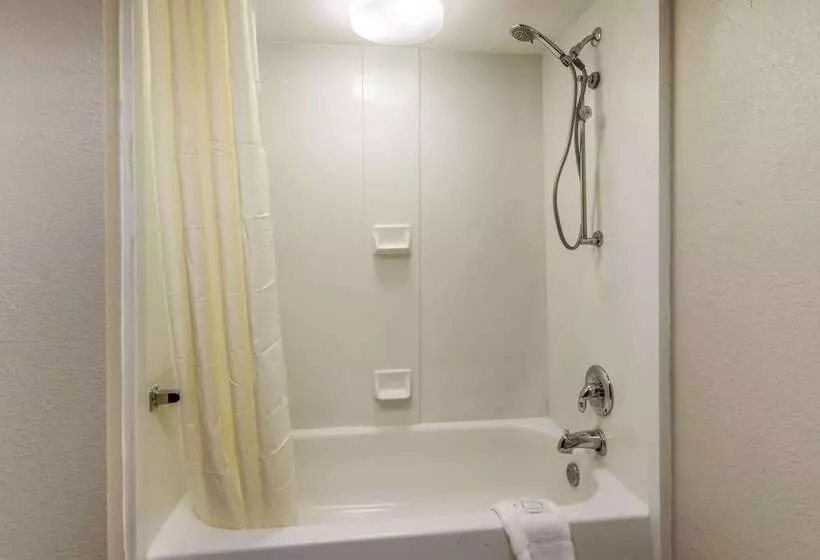 Clarion Hotel Jackson Northwest