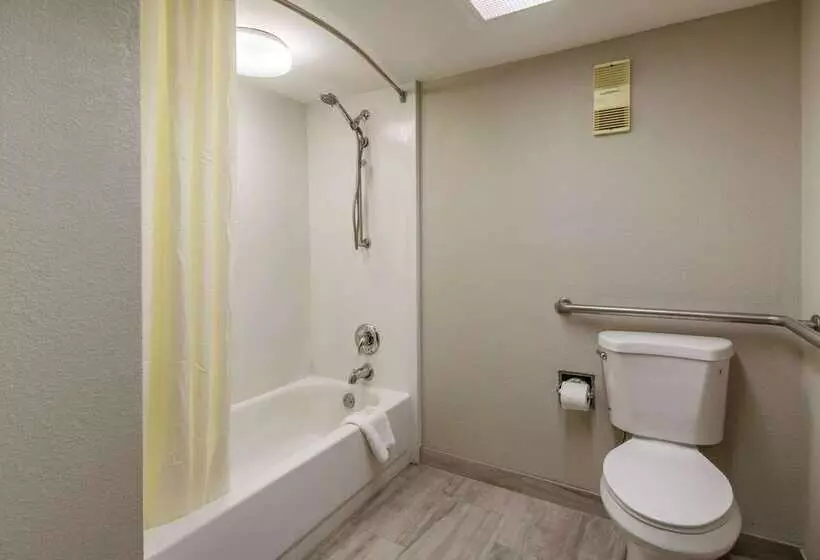 Clarion Hotel Jackson Northwest