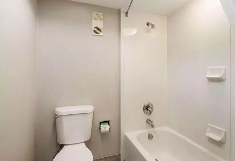 Clarion Hotel Jackson Northwest