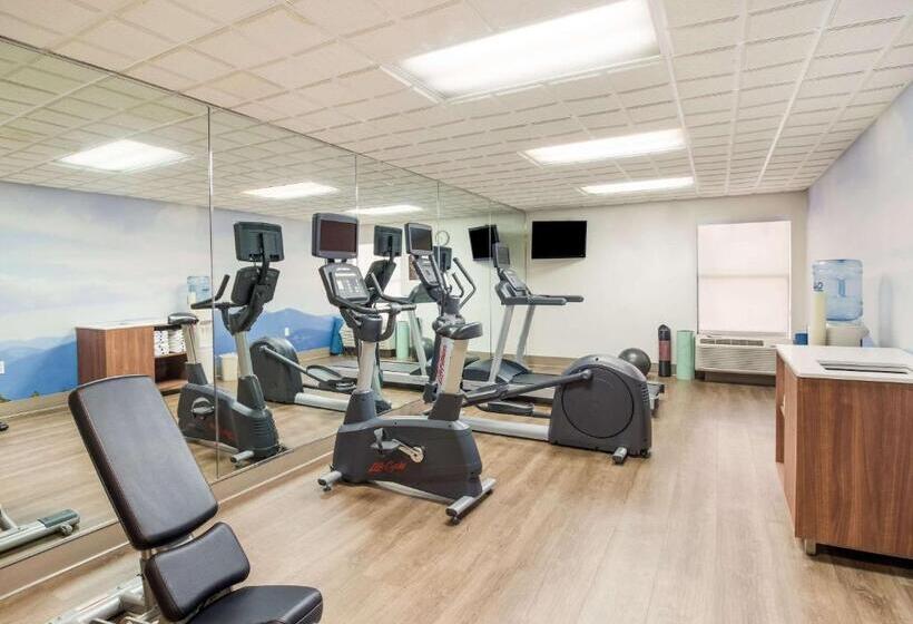 בית מלון כפרי Clarion Pointe New Bern