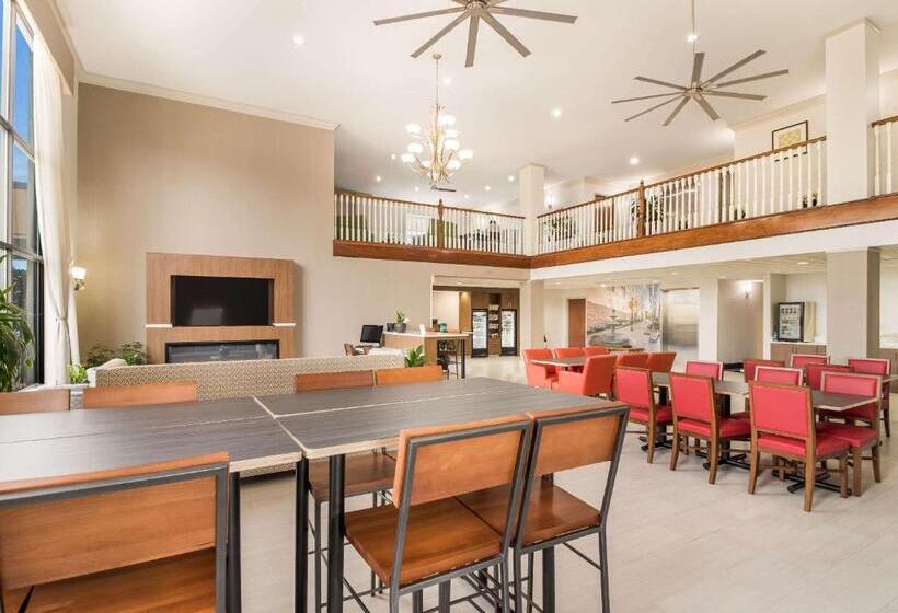 בית מלון כפרי Clarion Pointe New Bern