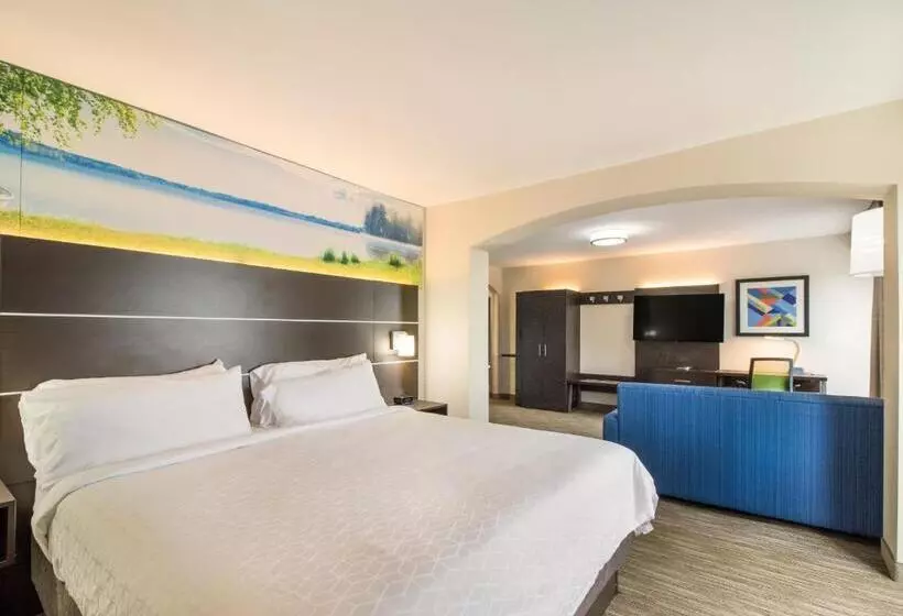 هتل Clarion Pointe New Bern