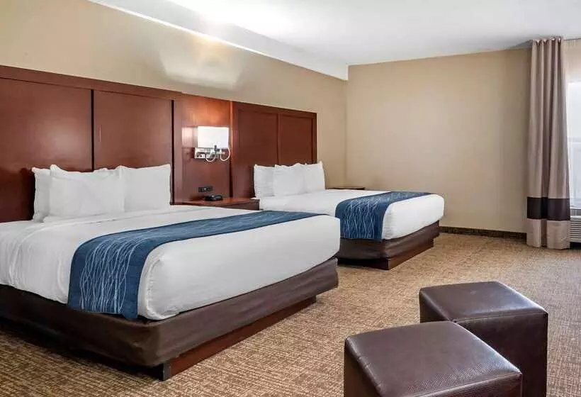 Отель Comfort Inn & Suites Junction City Near Fort Riley
