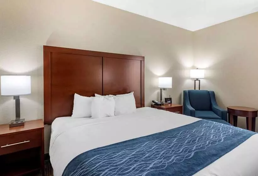 Отель Comfort Inn & Suites Junction City Near Fort Riley