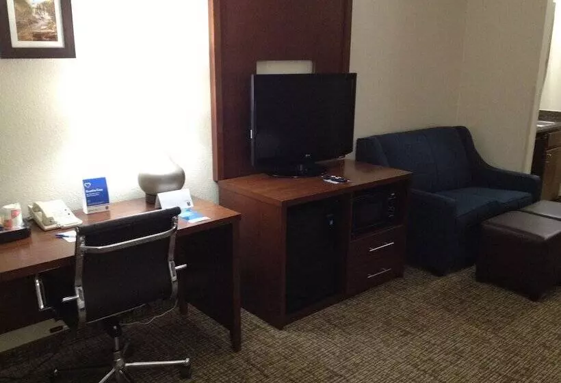 Отель Comfort Inn & Suites Junction City Near Fort Riley