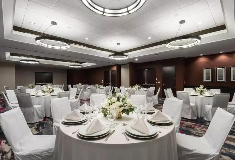 Отель Courtyard Miami Downtown Brickell Area