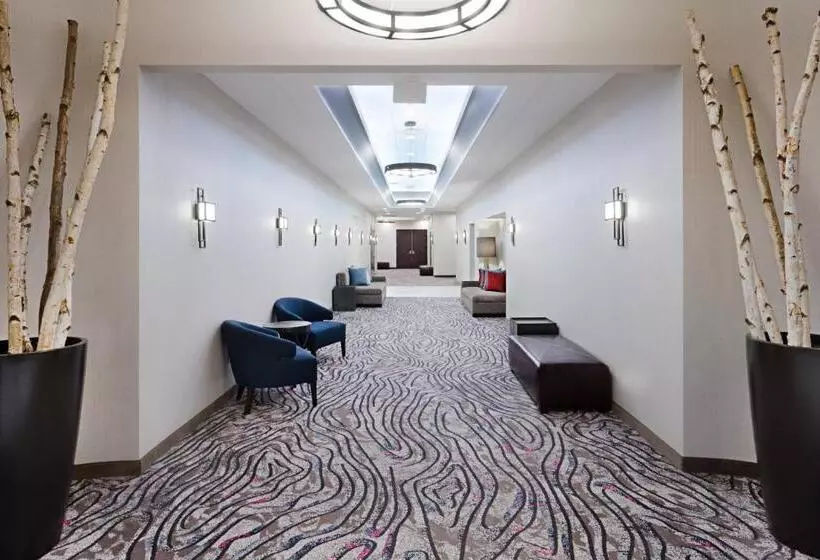 Отель Courtyard Miami Downtown Brickell Area