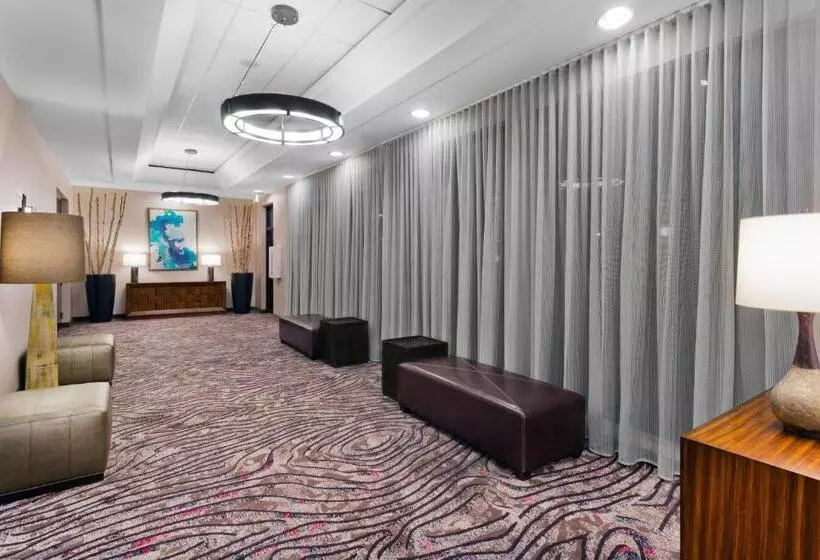 Отель Courtyard Miami Downtown Brickell Area