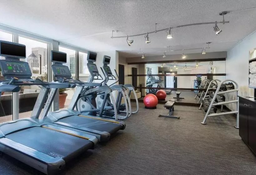 Отель Courtyard Miami Downtown Brickell Area