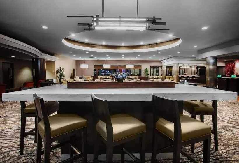 Отель Courtyard Miami Downtown Brickell Area