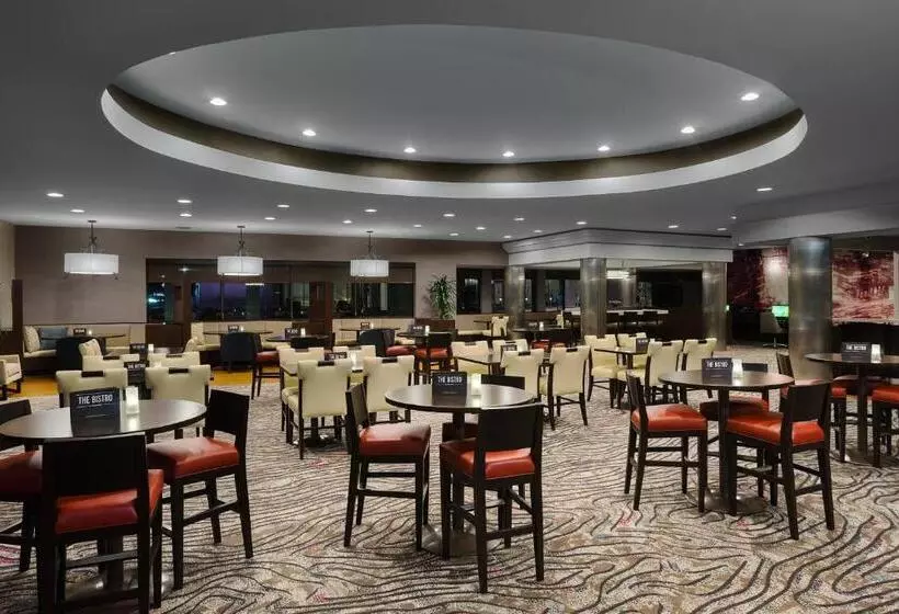 Отель Courtyard Miami Downtown Brickell Area