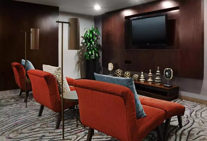 Отель Courtyard Miami Downtown Brickell Area