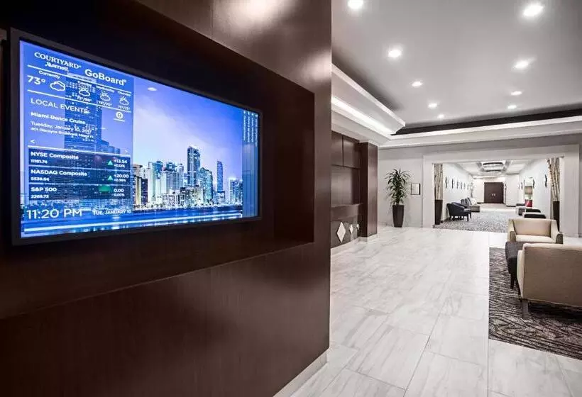 Отель Courtyard Miami Downtown Brickell Area