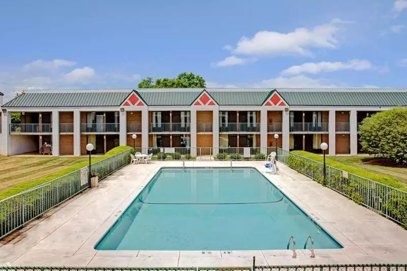 酒店 Days Inn Cornelius Lake Norman