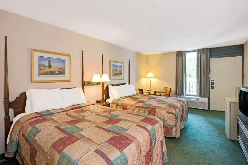 酒店 Days Inn Cornelius Lake Norman