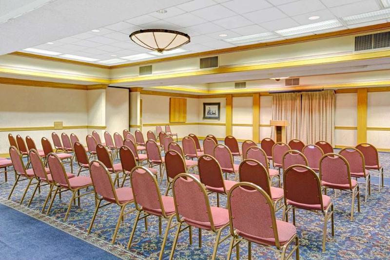 فندق Days Inn Cornelius Lake Norman