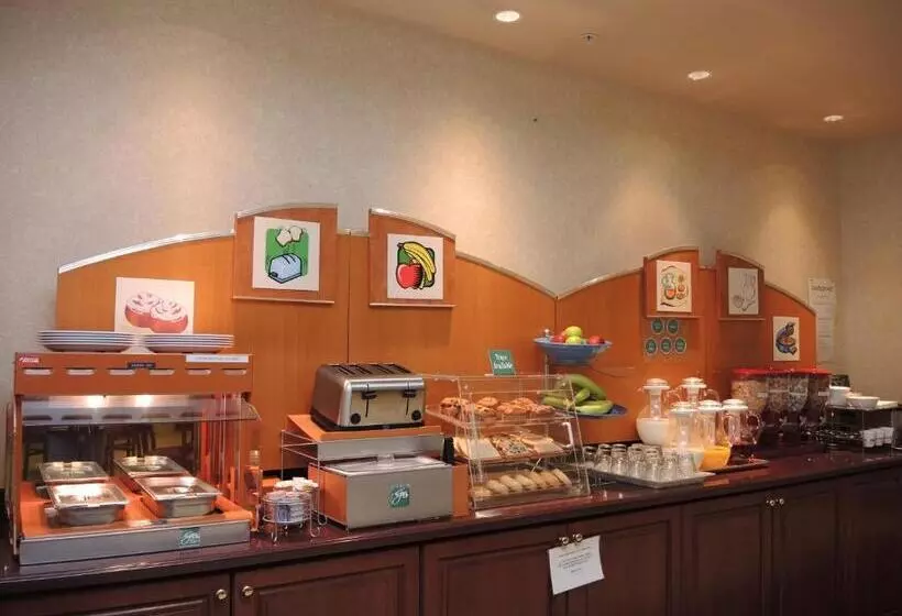 בית מלון כפרי Evergreen Inn & Suites