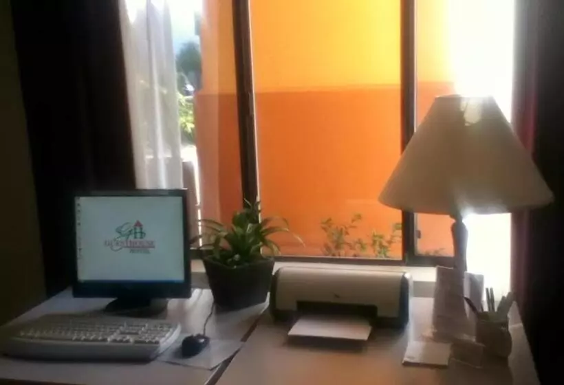 בית מלון כפרי Evergreen Inn & Suites