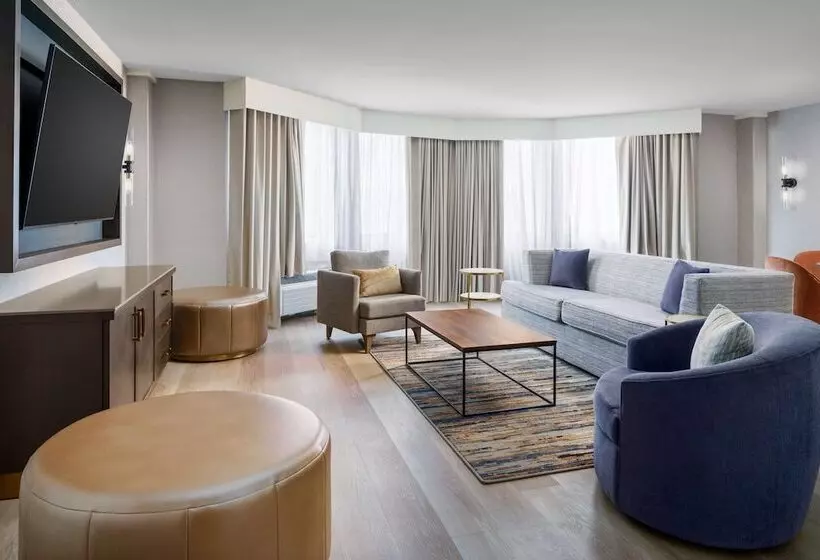 Отель Doubletree By Hilton Charlotte City Center