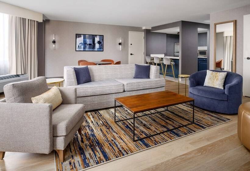 هتل Doubletree By Hilton Charlotte City Center