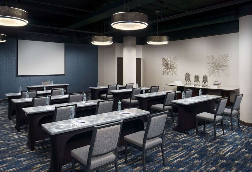 هتل Doubletree By Hilton Charlotte City Center