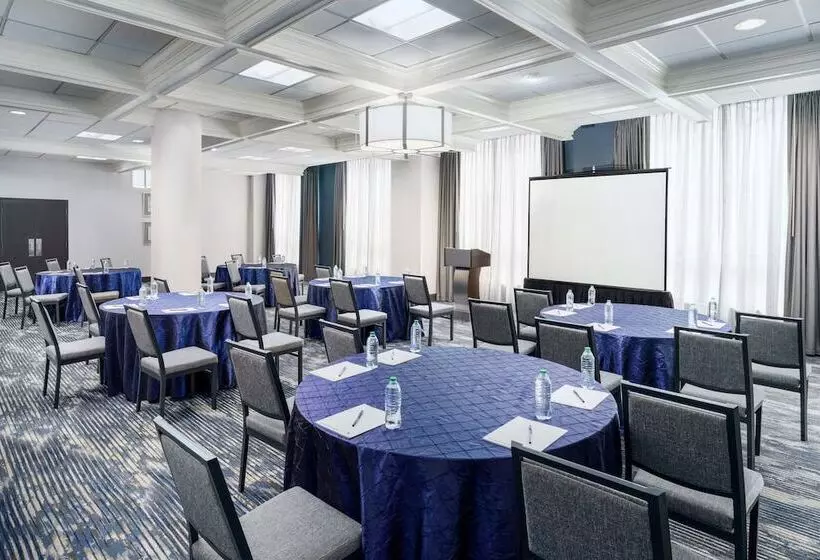 Отель Doubletree By Hilton Charlotte City Center