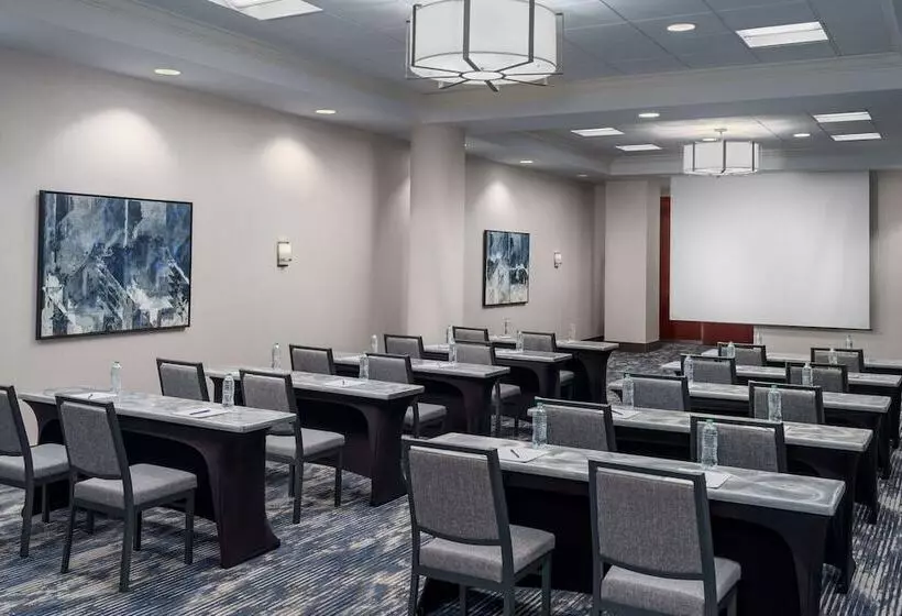 Отель Doubletree By Hilton Charlotte City Center