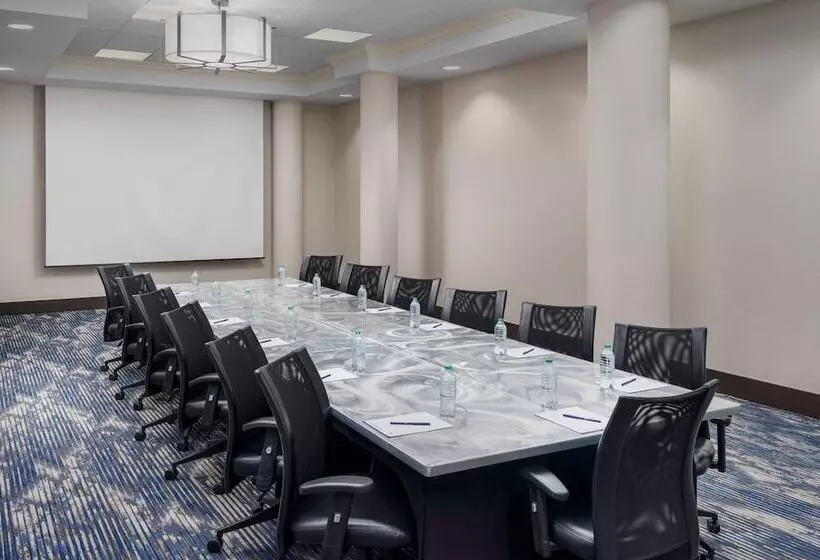 Отель Doubletree By Hilton Charlotte City Center