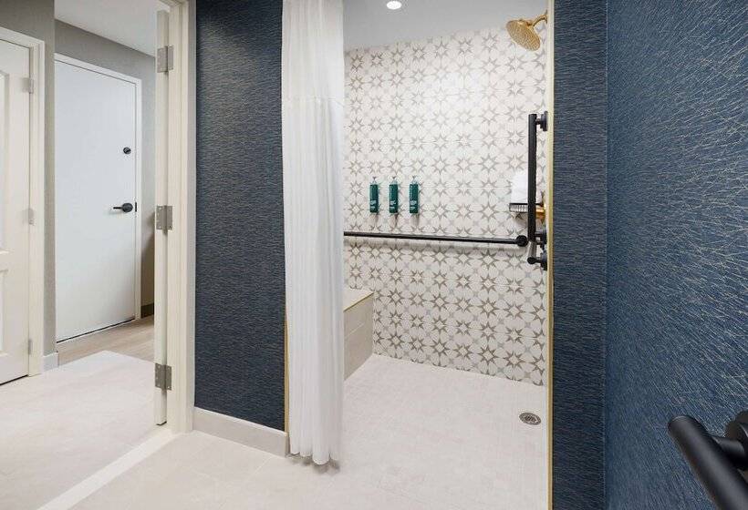 هتل Doubletree By Hilton Charlotte City Center