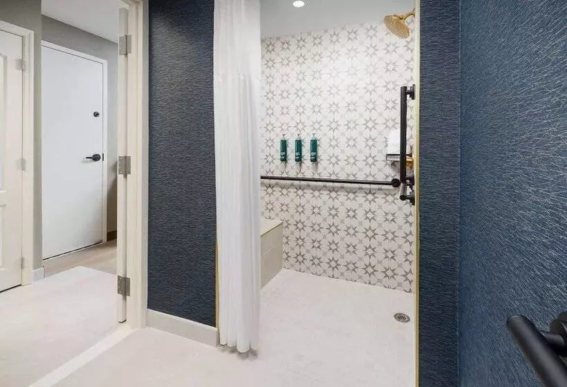 Отель Doubletree By Hilton Charlotte City Center