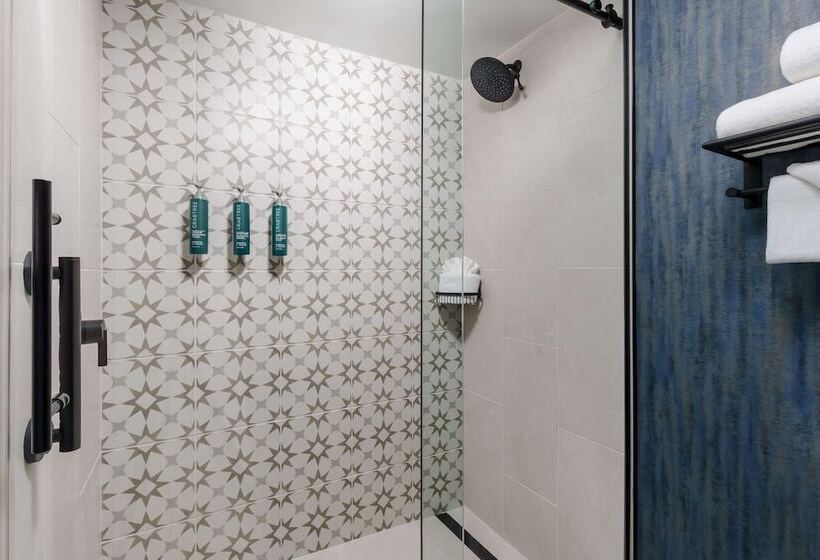 هتل Doubletree By Hilton Charlotte City Center