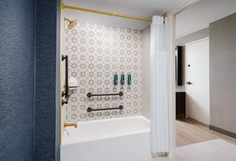 Отель Doubletree By Hilton Charlotte City Center