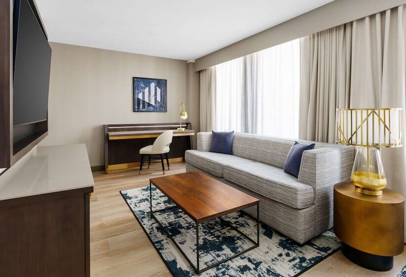 هتل Doubletree By Hilton Charlotte City Center