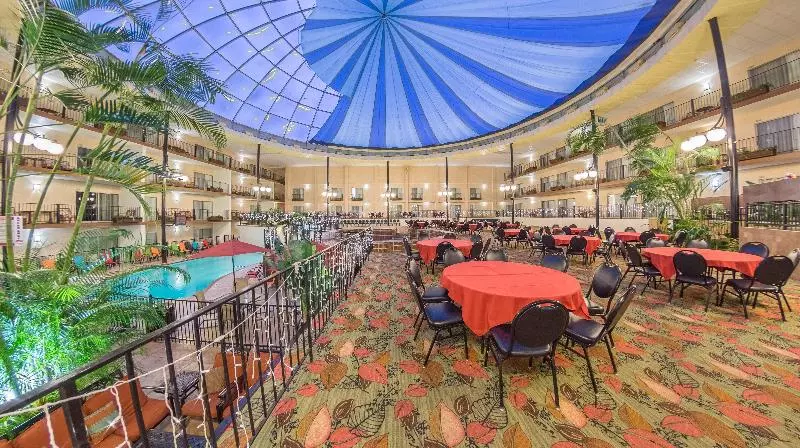 Отель Holiday Inn Des Moines Airport Conf Center, An Ihg