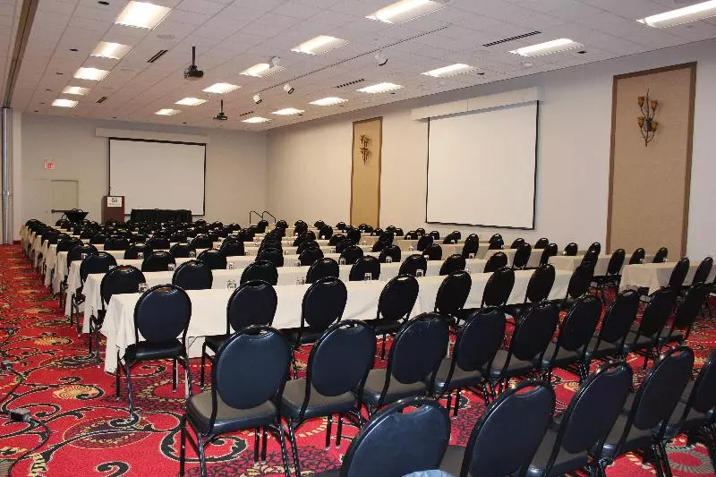 Отель Holiday Inn Des Moines Airport Conf Center, An Ihg