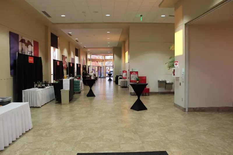 Отель Holiday Inn Des Moines Airport Conf Center, An Ihg