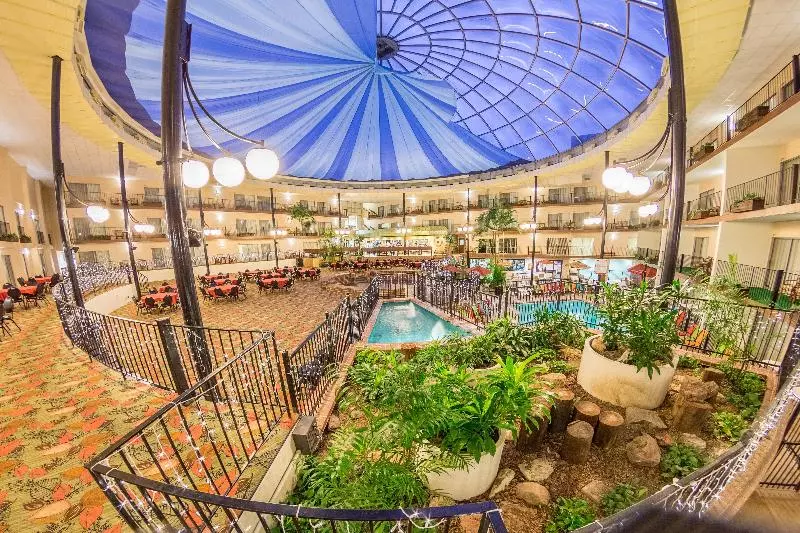 Отель Holiday Inn Des Moines Airport Conf Center, An Ihg