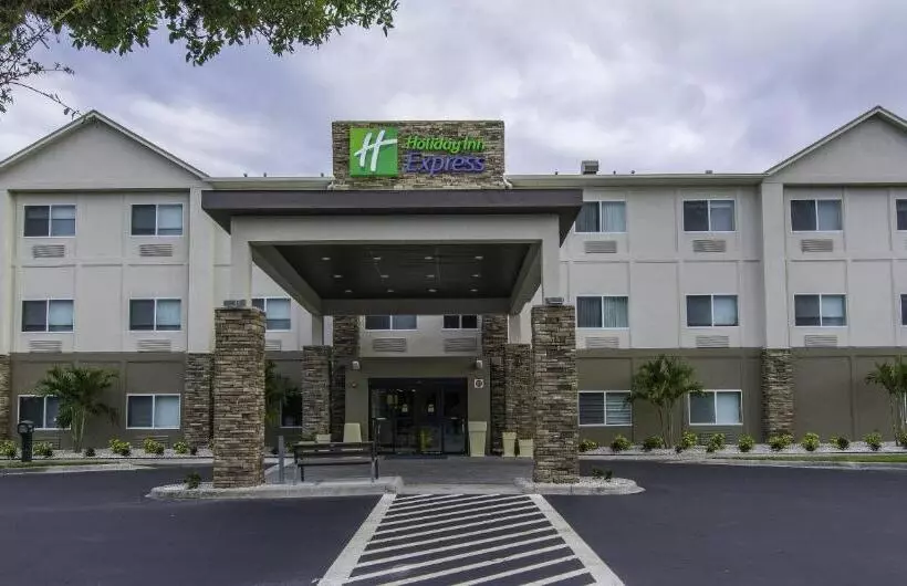 هتل Holiday Inn Express   Naples South   I 75, An Ihg