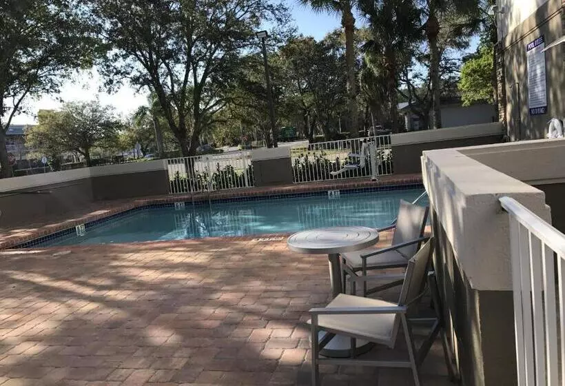 هتل Holiday Inn Express   Naples South   I 75, An Ihg